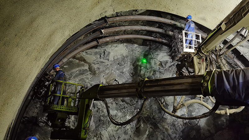 蓝海智装拱喷台车助力香丽高速开达谷隧道建设
